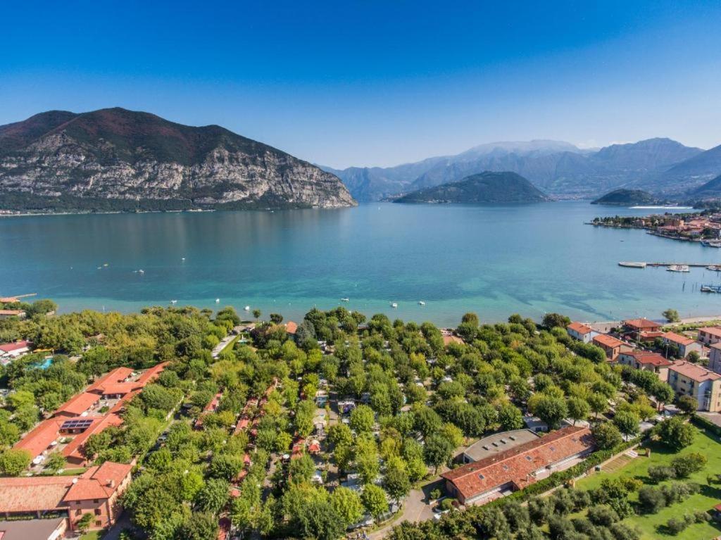 Estivo Premium Deluxe Mobile Homes On Camping Del Sole Village Iseo Exterior photo