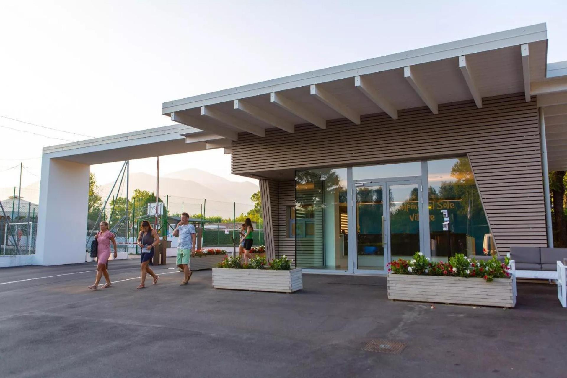 Estivo Premium Deluxe Mobile Homes On Camping Del Sole Village Iseo Exterior photo