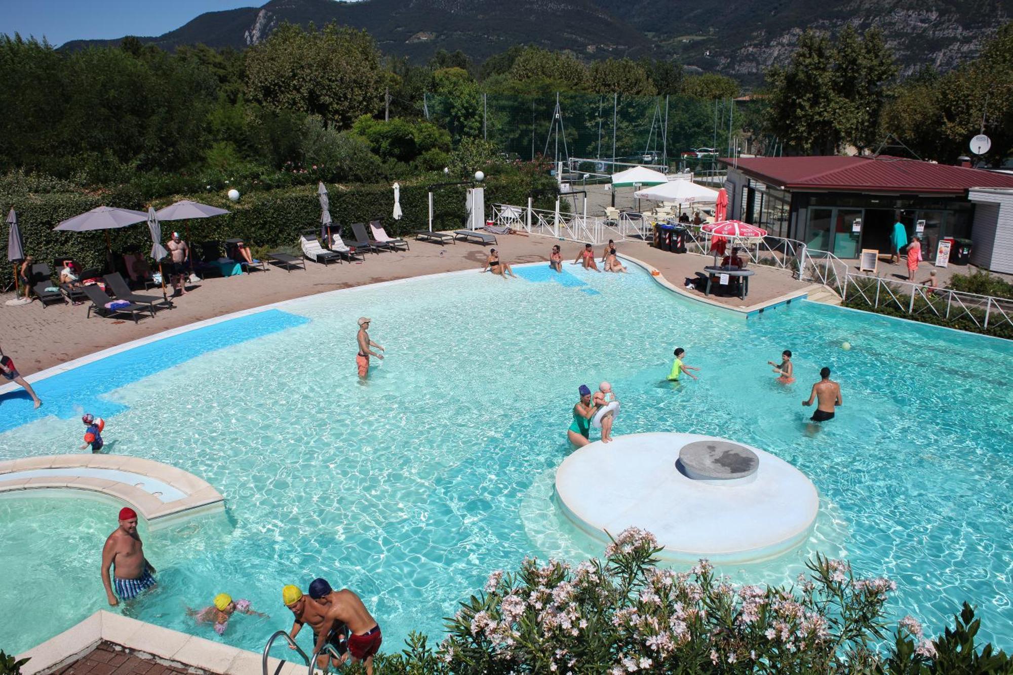 Estivo Premium Deluxe Mobile Homes On Camping Del Sole Village Iseo Exterior photo